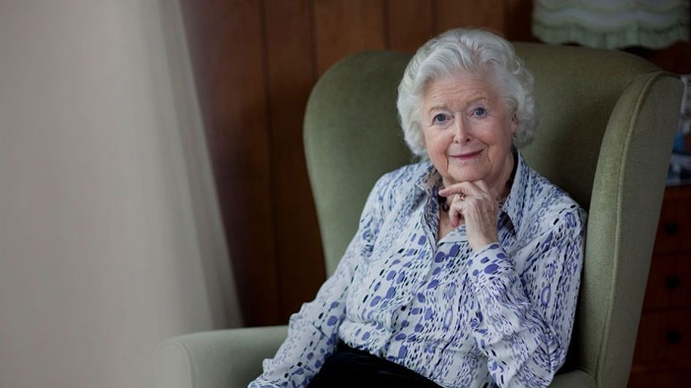 Ηθοποιός αποσύρεται μετά από 70 χρόνια ραδιοφωνικής σαπουνόπερας