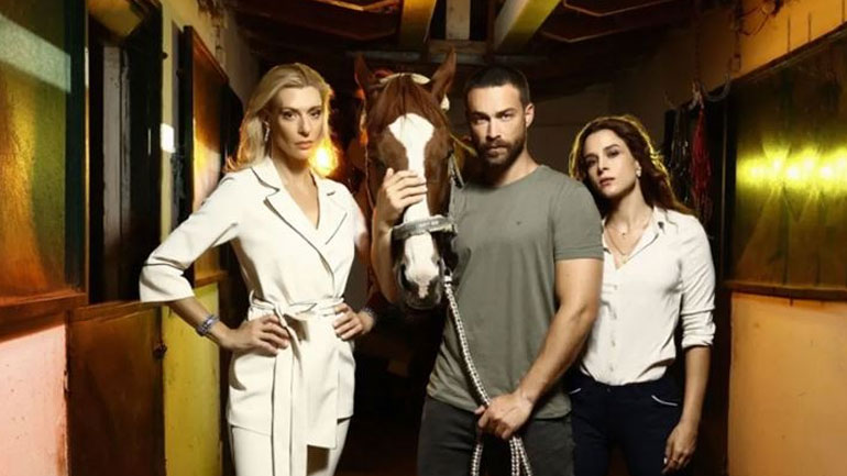 Ζέτα Δούκα: Η εντυπωσιακή αλλαγή στα μαλλιά της με αφορμή τον νέο της ρόλο