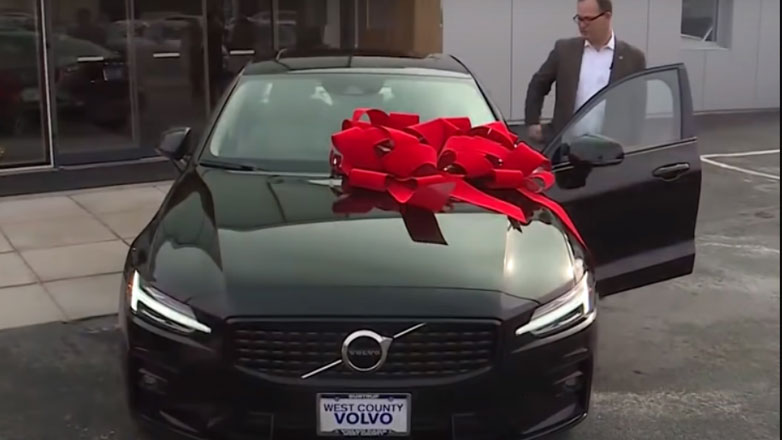 “Έγραψε” 1,6 εκατ. χιλιόμετρα με Volvo 740 και η εταιρεία αποφάσισε να του χαρίσει καινούργιο αυτοκίνητο