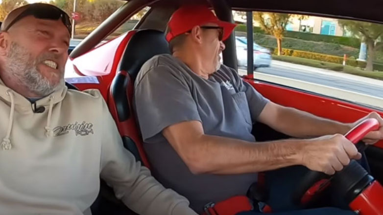 Mercury Comet του 1964 με ιπποδύναμη 1.300 ίππων, μένει από φρένα και τρακάρει σε κεντρικό δρόμο