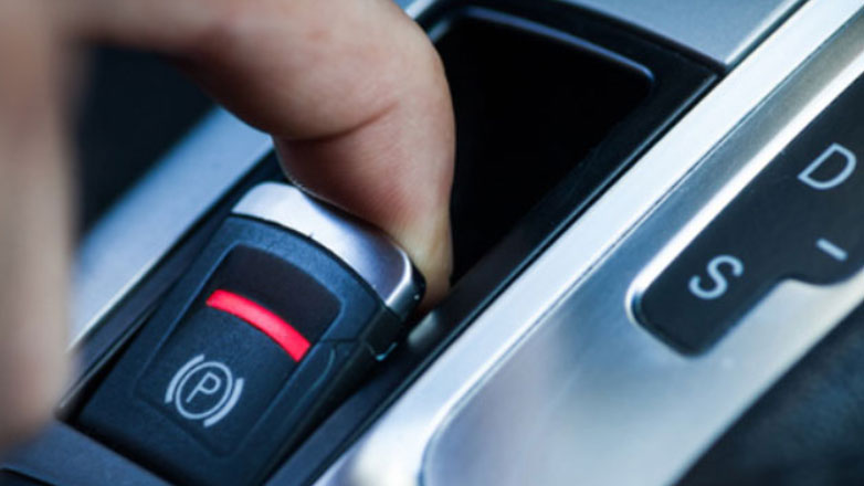 Τραβώντας το ηλεκτρονικό χειρόφρενο με 190χλμ/ώρα – Τί πιστεύετε ότι θα συμβεί; (Βίντεο)