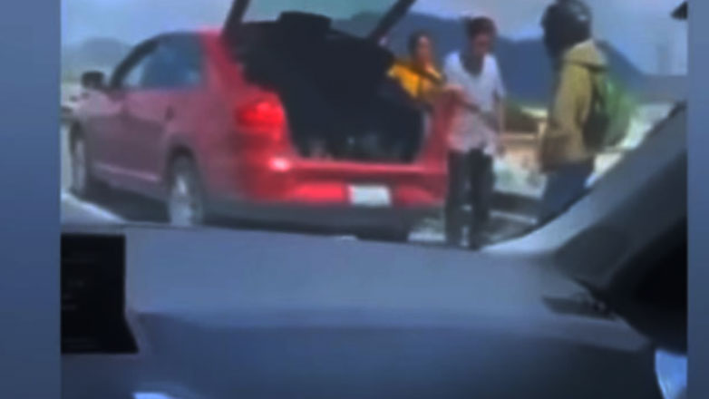 Τσακώθηκαν και έριξε μηχανόβιο από γέφυρα δεκάδων μέτρων (Βίντεο)