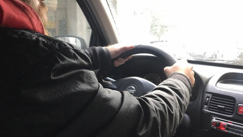 Πρόστιμο 100 ευρώ εάν οδηγείς φορώντας μπουφάν