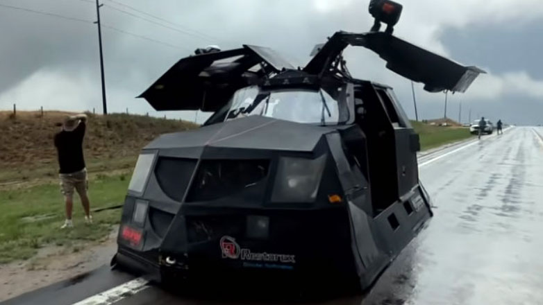 Όχημα φτιαγμένο για να «κυνηγάει» ανεμοστρόβιλους και τυφώνες (Βίντεο)