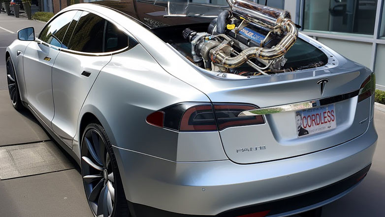 Ένα Tesla με αυτονομία στα 2.574χλμ. (Βίντεο)