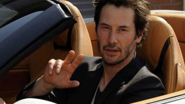 Keanu Reeves: “Μπαίνουμε” στο εντυπωσιακό γκαράζ του αγαπημένου ηθοποιού του Hollywood