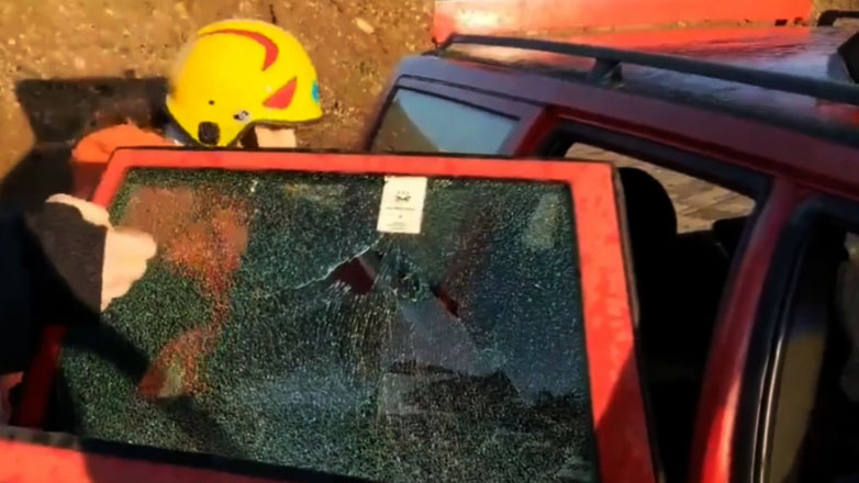 Η κάρτα που θα έπρεπε να έχουμε όλοι στα αυτοκίνητα μας αλλά οι περισσότεροι δεν τη γνωρίζουν (Βίντεο)