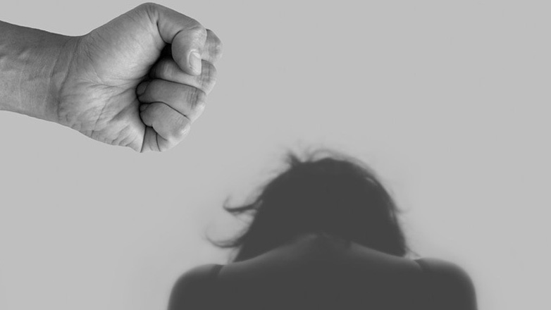 Λάρισα: Σε κρίσιμη κατάσταση η γυναίκα που ξυλοκοπήθηκε από τον σύζυγό της