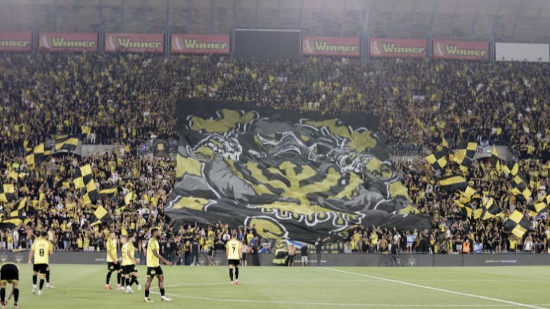 Οπαδοί της Μπεϊτάρ… ξυπνούν την αποστολή του ΠΑΟΚ με ρίψη πυροτεχνημάτων