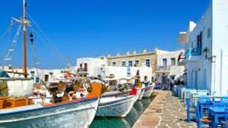 Πάρος: «Επίγειος παράδεισος» για τους Σέρβους το νησί