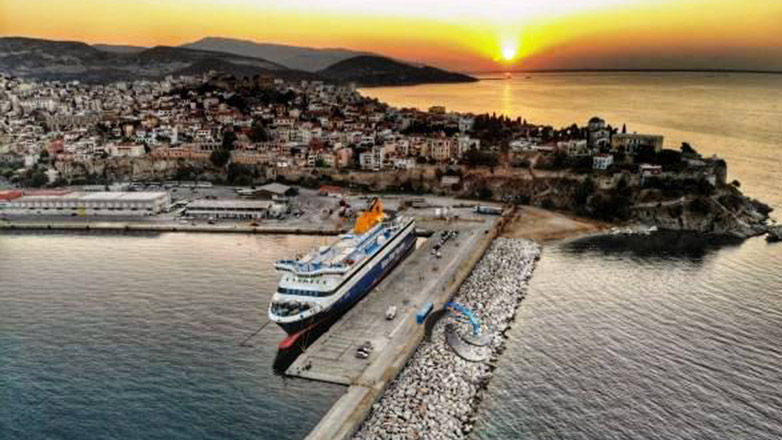 Καβάλα: Βούλγαρος υπέστειλε από το λιμάνι την ελληνική σημαία και ανέβασε σημαία της χώρας του