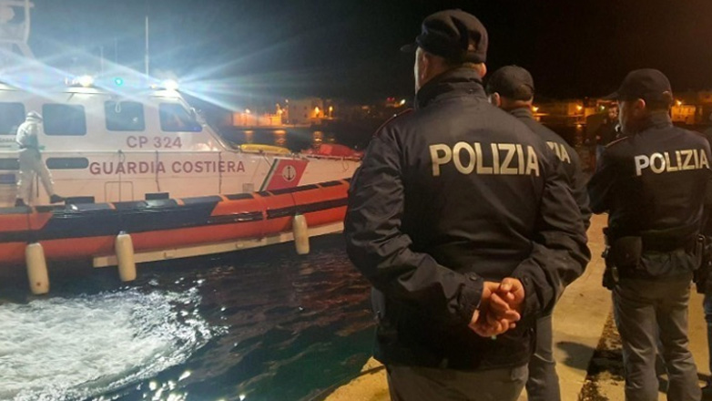 Ένας νεκρός σε ναυάγιο πλεούμενου με μετανάστες στη Λαμπεντούζα