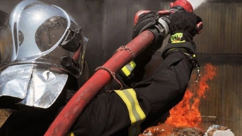 Πυρκαγιά σε σπίτι στις Αχαρνές – Στο νοσοκομείο με εγκαύματα ένας 50χρονος