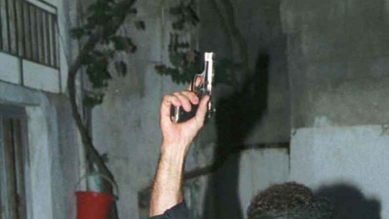 «Πόλεμος» σε κρητικό γλέντι παπά, με εκατοντάδες μπαλοθιές