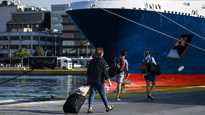 Έξοδος αδειούχων: Αυξημένη η κίνηση στα λιμάνια Πειραιά, Ραφήνας και Λαυρίου