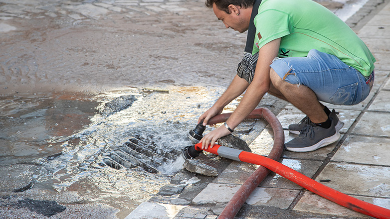 Θεσσαλονίκη: Χωρίς νερό παραμένει μεγάλο τμήμα του κέντρου της πόλης