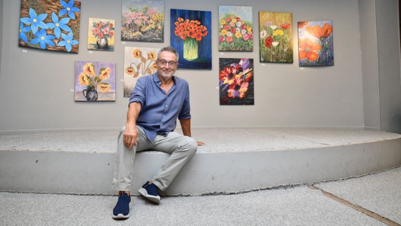 Μια καταπληκτική έκθεση ζωγραφικής από τον Ανδρέα Κωνσταντάτο στο θέατρο Αργοστολίου