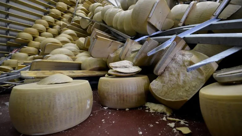 Τραγωδία στην Ιταλία: Τυροκόμος καταπλακώθηκε από χιλιάδες κεφάλια τυριού