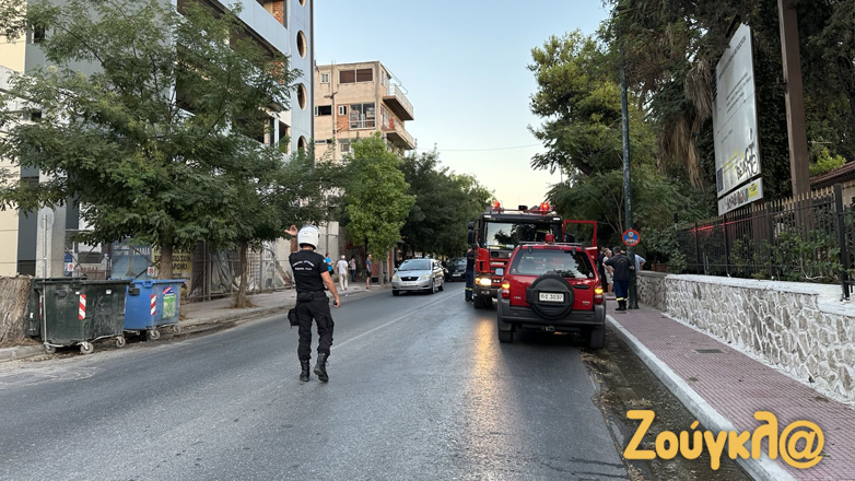 Φωτιά σε διαμέρισμα στη Λιοσίων – Καταγγελία του Πατρός Παρθενίου για τα εγκαταλελειμμένα κτήρια του ΟΣΕ