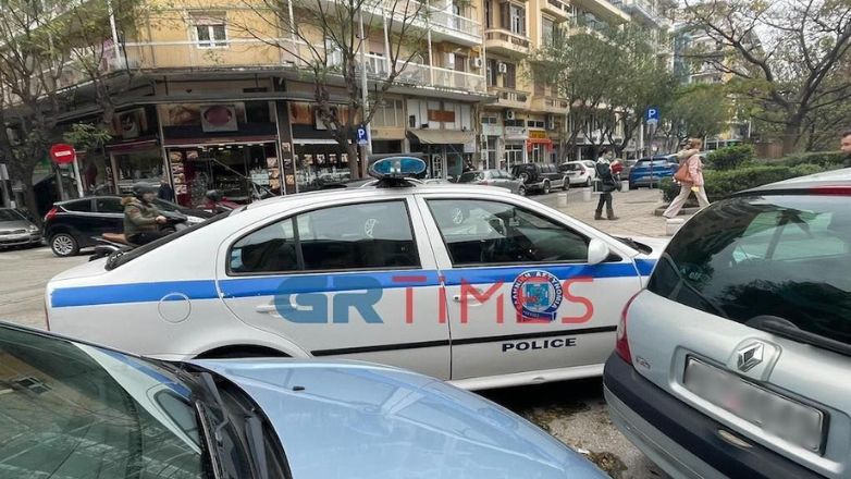 Θεσσαλονίκη: Λήστεψαν ζαχαροπλαστείο στη Σταυρούπολη – Απείλησαν τον υπάλληλο με σύριγγα