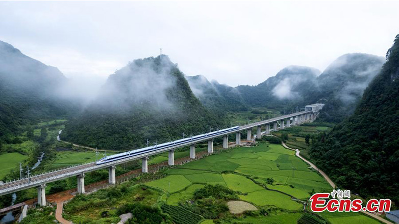 Κίνα: Εγκαίνια για το υπερσύγχρονο τρένο που αγγίζει τα 350 χλμ. την ώρα