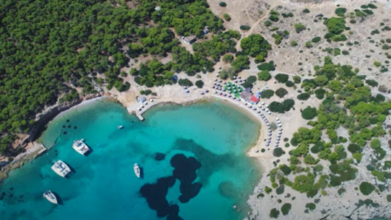 To γαλαζοπράσινο της Ελλάδας: Παραλίες από όλη τη χώρα με τα πιο όμορφα νερά