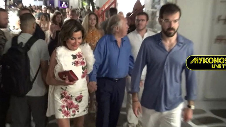 Η σπάνια εμφάνιση της Γιάννας Αγγελοπούλου με τον σύζυγό της, Θεόδωρο στη Μύκονο