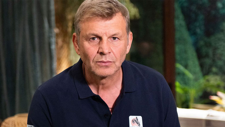 Απόστολος Γκλέτσος: «Η τάξη μου είναι ένα απλό αυτοκίνητο, το πολύ μέχρι 1400 κυβικά και να μένω στην Κυψέλη»