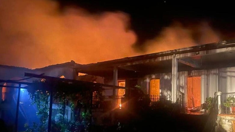 Υπό μερικό έλεγχο η πυρκαγιά στο Μετόχι της Ιεράς Μονής Παναγίας της Κανδήλας στην Αρκαδία