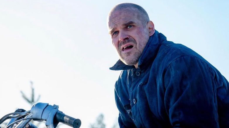 Stranger Things: Δεν θέλει να τον θυμούνται ως «αστυνόμο Χόπερ» ο Ντέιβιντ Χάρμπορ