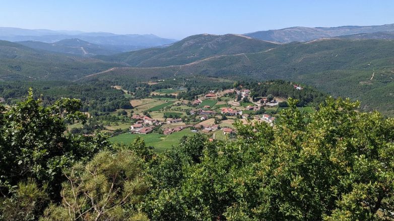 Το χωριό Covas do Barroso στην κοιλάδα του ποταμού Serra de Dornela.
