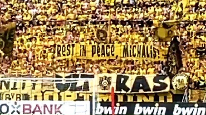 Πανό για τον Μιχάλη και από τους φιλάθλους της Ντόρτμουντ