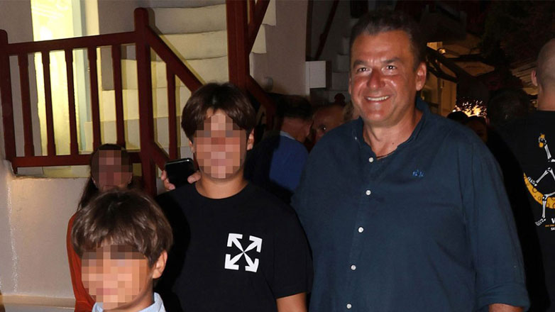 Ο Γιώργος Λιάγκας στη Μύκονο παρέα με τους γιους του