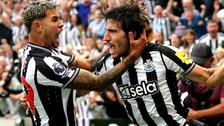 Αγγλία: Ο Ισάκ χάρισε το «τρίποντο» στη Νιούκαστλ, 5-1 την Άστον Βίλα