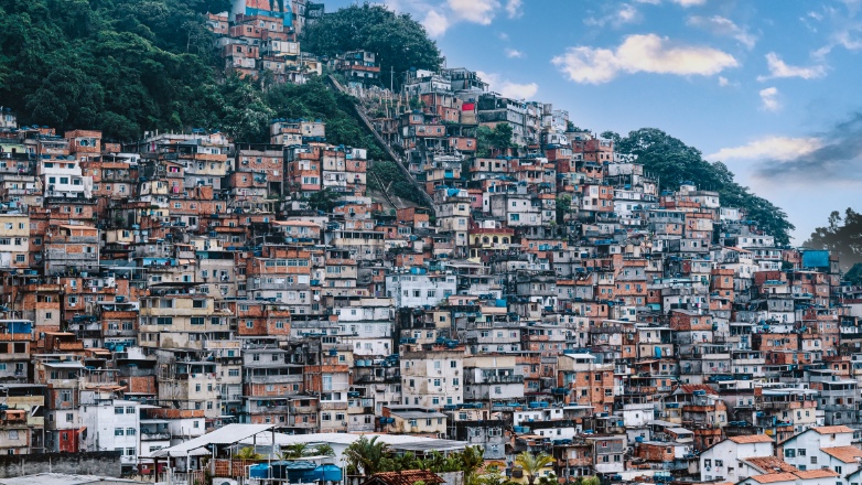 Βραζιλία: Πεντάχρονη σκοτώθηκε από αδέσποτη σφαίρα σε φαβέλα του Ρίο