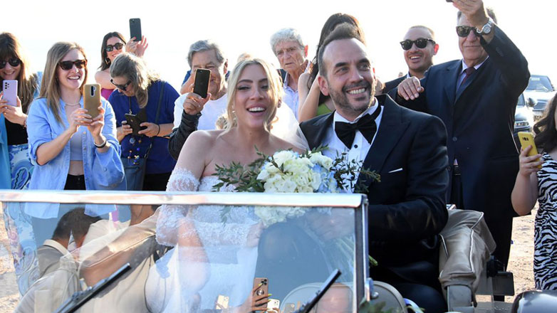 Πάνος Μουζουράκης: Η τρυφερή αφιέρωση στη σύζυγό του Μαριλού Κόζαρη στη μέση της συναυλίας – Βίντεο