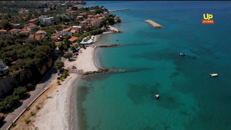 Μαντινείες Μεσσηνίας: Κάντε τις ομορφότερες διακοπές της ζωής σας μακριά από δάση με ομπρέλες