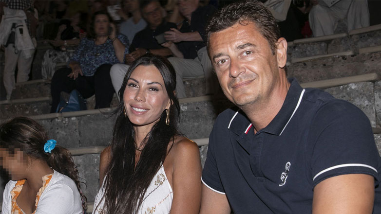 Αντώνης Σρόιτερ: Σπάνια δημόσια εμφάνιση στην Επίδαυρο με τις κόρες του