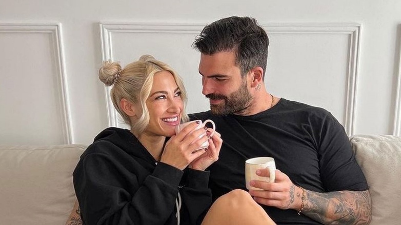 Ιωάννα Τούνη: Δεκαπενταύγουστο στη Μάνη με τον Δημήτρη Αλεξάνδρου