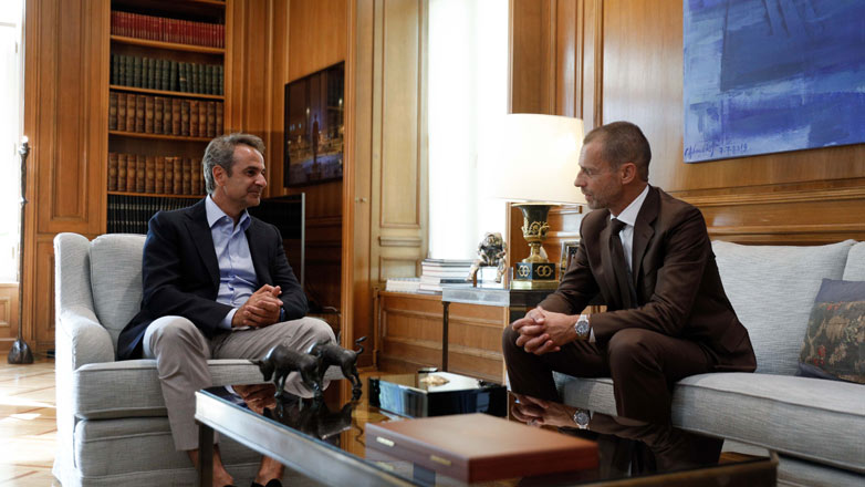 Στο Μέγαρο Μαξίμου ο πρόεδρος της UEFA για τη συνάντηση με τον Μητσοτάκη και τους Big 4