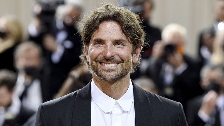 Netflix: Ο Μπράντλεϊ Κούπερ επιστρέφει ως Λέοναρντ Μπερνστάιν στην ταινία «Maestro»