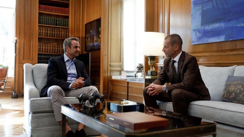 Συνάντηση Μητσοτάκη με τον πρόεδρο της ΟΥΕΦΑ και τους προέδρους ΟΣΦΠ, ΠΑΟΚ, ΑΕΚ και ΠΑΟ