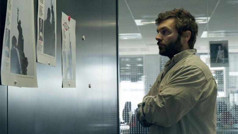 «Έρευνα πάνω σε ένα κρατικό σκάνδαλο»: Ένα καταιγιστικό αστυνομικό θρίλερ του Τιερί ντε Περετί