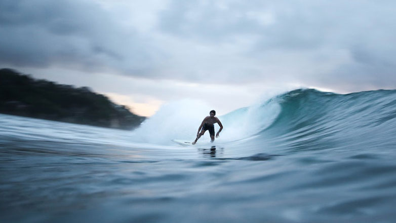 Πάρος: Άκαρπες οι έρευνες για τον εντοπισμό του σέρφερ