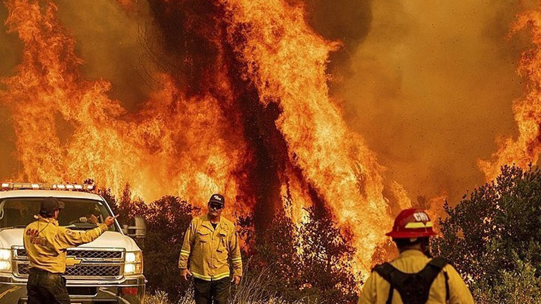 Πυρκαγιές – Καναδάς: Εκκενώνεται η μεγαλύτερη πόλη στα Βορειοδυτικά της χώρας