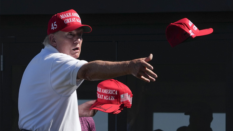 Την αναβολή της δίκης για το 2026 ζητάει η υπεράσπιση του Τραμπ