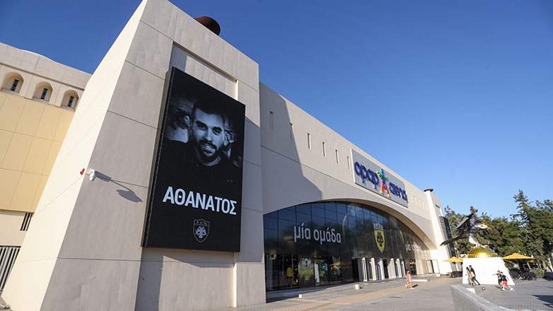 Στον αγώνα της ΑΕΚ με την Ντιναμό Ζάγκρεμπ το Σάββατο οι γονείς του Μιχάλη Κατσούρη