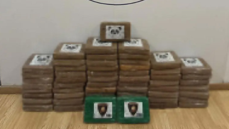 Εντοπίστηκαν 64 κιλά κοκαΐνης σε κοντέινερ με γαρίδες στο λιμάνι του Πειραιά