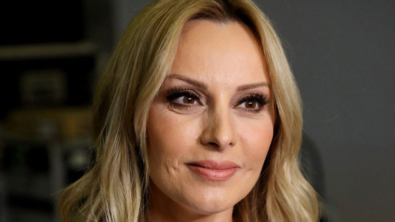 H Πέγκυ Ζήνα ποζάρει χωρίς ίχνος μακιγιάζ – «Να αγαπάτε τον εαυτό σας χωρίς φτιασιδώματα»