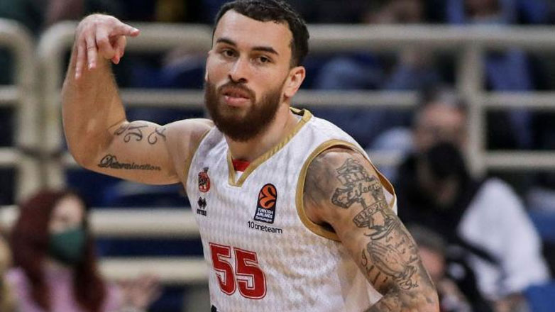 Μάικ Τζέιμς: «Εξέταζα τις επιλογές μου. Μου είπαν θα μείνω»